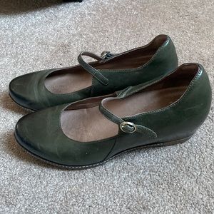 Dansko Loralie Dark Green size 41 hidden wedge